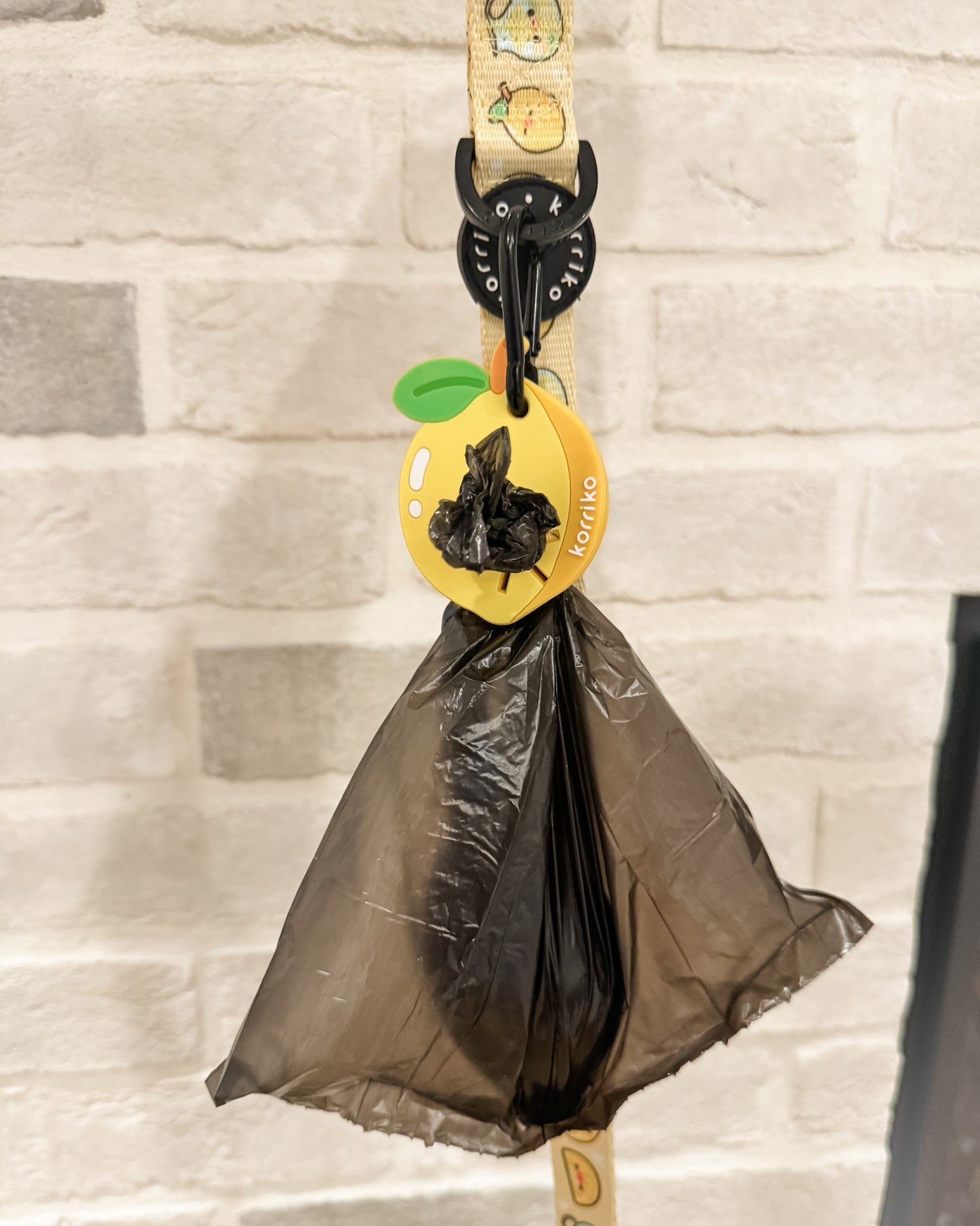 Hands-Free Poop Bag Holder - Lemon